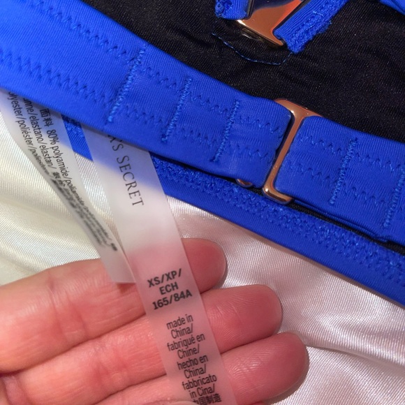 NWT V hardware bikini top. Size XS. - Picture 3 of 4